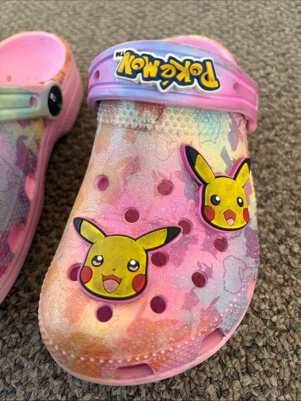 CROCS Kids Pink Yellow Pokémon Pikachu Clogs - Picture 4 of 12